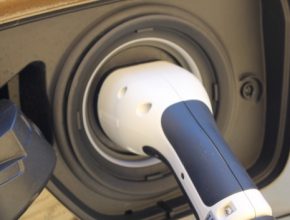 auto dobíjecí zásuvka elektromobilu Mennekes