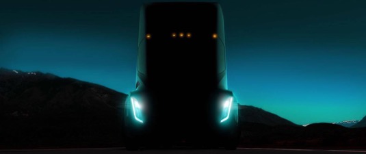 auto Tesla Semi elektromobil elektrický tahač truck