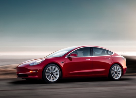 auto elektromobil Tesla Model 3
