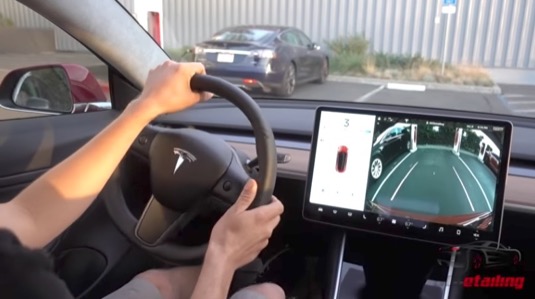 Joseph Torbati z firmy OCDetailing vám ukáže jak se jezdí v elektromobilu Tesla Model 3