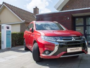 auto plug-in hybrid Mitsubishi Outlander PHEV jako malá domácí elektrárna