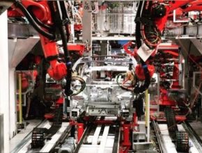 auto Tesla Model 3 výroba elektromobilu v továrně ve Fremontu v Kalifornii