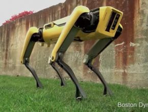 auto SpotMini robot od Boston Dynamics