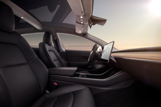 auto elektromobil Tesla Model 3 interiér