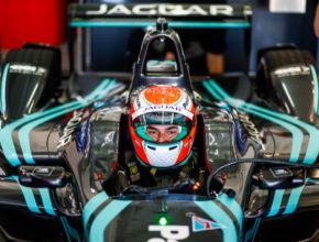 Tým Panasonic Jaguar Racing pokračuje v další sezóně a míří do Hong Kongu k úvodnímu podniku šampionátu FIA Formula E. Úvodní podnik, který proběhne 2.-3. prosince je historicky prvním asijským dvojzávodem.