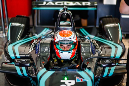 Tým Panasonic Jaguar Racing pokračuje v další sezóně a míří do Hong Kongu k úvodnímu podniku šampionátu FIA Formula E. Úvodní podnik, který proběhne 2.-3. prosince je historicky prvním asijským dvojzávodem.