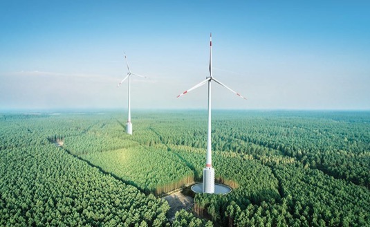 Nové větrné elektrárny společnosti Max Bögl Wind AG fungují zároveň jako přečerpávací vodní elektrárna.