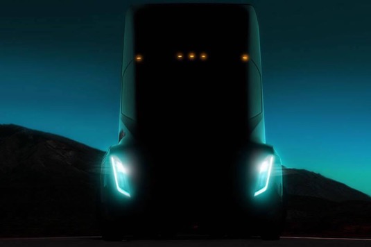 auto Tesla Semi elektromobil tahač