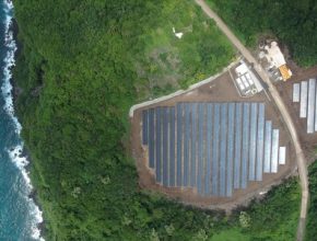 solární elektrárna Tesla doplněná o velké bateriové úložiště na ostrově Americká Samoa