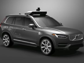 auto Volvo XC90 plug-in hybrid robotické auto