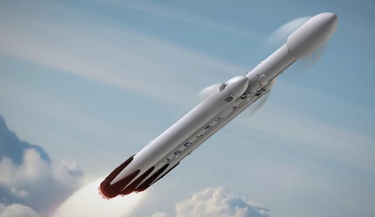 auto vesmírná raketa Falcon Heavy