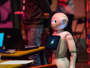 Roboti byli na festivalu k vidění třeba i v dětském koutku