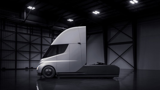 auto elektromobily elektrický tahač truk nákladní auto elektrotahač