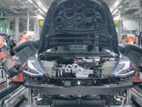 auto Tesla Model 3 výroba továrna Fremont