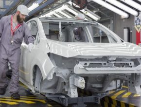 auto výroba elektromobilu Nissan Leaf v továrně Sunderland v Británii