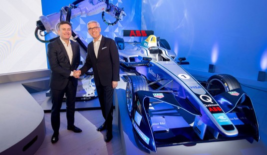 auto šéf Formula E Alejandro Agag a šéf ABB Ulrich Spiesshofer