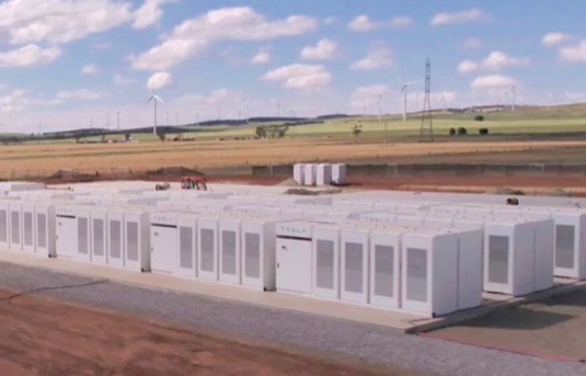 auto Tesla baterie větrná farma elektrárna Powerpack