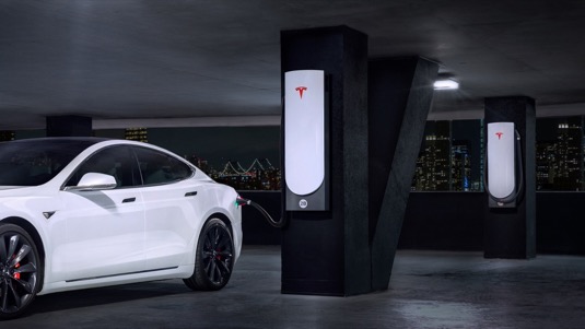 auto dobíjecí stanice Tesla Supercharger Čína