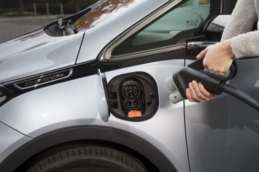 auto elektromobil dobíjení Opel Ampera-E