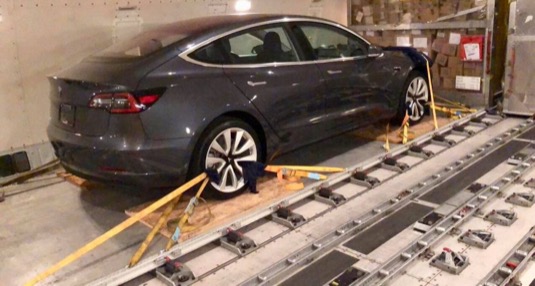 auto elektromobil Tesla Model 3