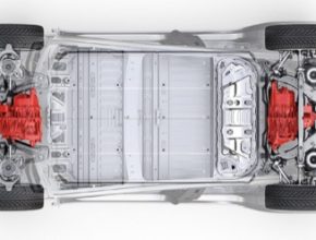 auto elektromobil Tesla Model 3 dva elektromotory