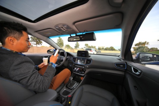 Interiér testovacího autonomního vozu Hyundai