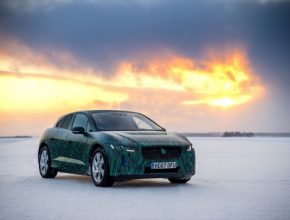 Výkon Jaguaru I-PACE s pohonem všech kol otestovali jezdci v arktických podmínkách při -40 °C.