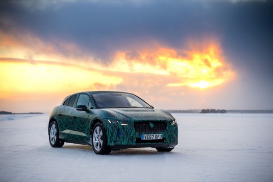 Výkon Jaguaru I-PACE s pohonem všech kol otestovali jezdci v arktických podmínkách při -40 °C.