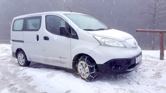 auto elektromobil Nissan e-NV200 sněhové řetězy