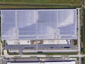 auto továrna Tesla Tilburg Nizozemsko solární elektrárna střešní panely