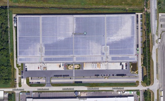 auto továrna Tesla Tilburg Nizozemsko solární elektrárna střešní panely
