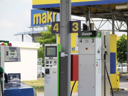 auto CNG plnící stanice na stlačený zemní plyn
