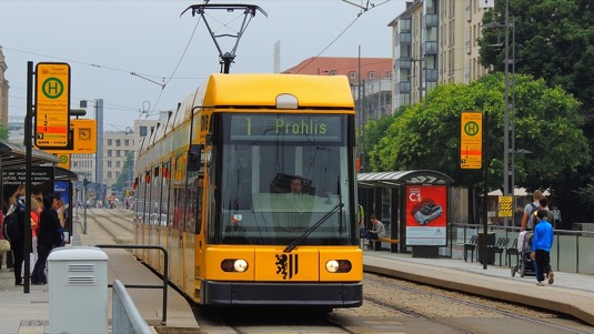auto MHD městská hromadná doprava tramvaje Drážďany