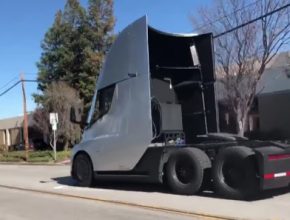 auto elektromobil Tesla Semi elektrický tahač elektrotahač