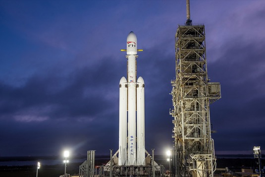 Falcon Heavy má k dispozici 27 motorů Merlin
