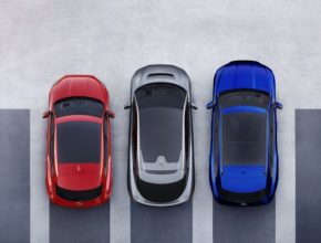 Model I-PACE je první elektrický vůz značky Jaguar a nejnovější člen rodiny PACE. Cena a podrobné specifikace budou oznámeny již brzy. Oficiálně se I-PACE představí veřejnosti na autosalonu v Ženevě 6. března.