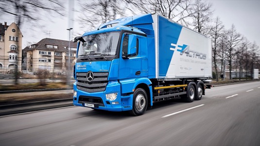 auto elektromobil nákladní Mercedes-Benz eActros