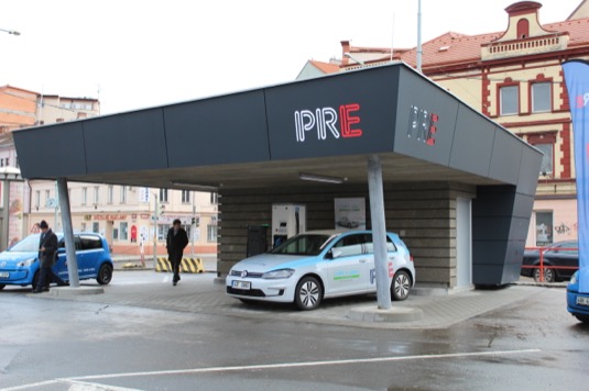 Rychlonabíjecí stanice pro elektromobily PRE v Praze Holešovicích