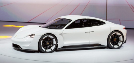 auto elektromobil Porsche Mission E