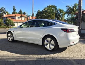auto elektromobil Tesla Model 3