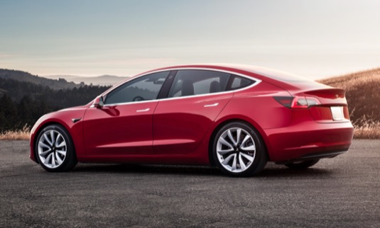 auto elektromobil Tesla Model 3