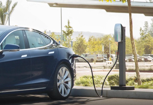 auto Tesla Workplace Charging nabíjecí síť wallbox