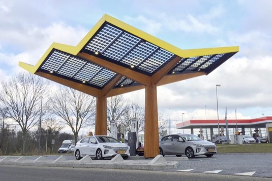 auto Fastned rychlonabíjecí stanice pro EV De Watering A8 Amsterdam