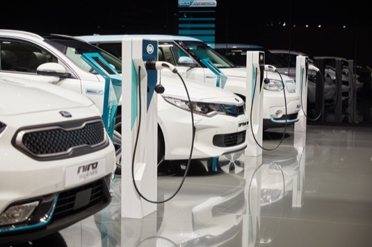 auto Kia představí na veletrhu Amper své hybridy, plug-in hybridy i elektromobil