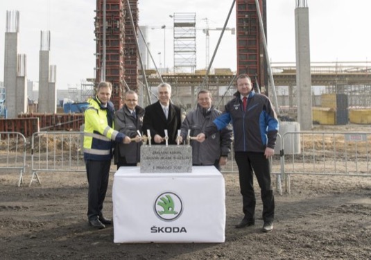 Začátkem prosince 2018 položila Škoda Auto základní kámen nové lakovny v hlavním výrobním závodě v Mladé Boleslavi. Její provoz bude zahájen v červnu 2019.