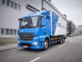 Flotila deseti těžkých nákladních vozidel s elektrickým pohonem jezdí nově v Německu a Švýcarsku. Dojezd až 200 km s obvyklými jízdními výkony a užitečnou hmotností.
