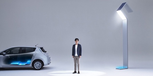 auto pouliční solární lampa na baterii Nissan elektromobil Leaf