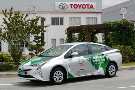 Prototyp spojuje technologii flexible-fuel (FFV) s možností tankovat běžný benzín včetně alternativních paliv jako etanol, a proslulý hybridní pohon od Toyoty, který kombinuje spalovací motor a elektrické hnací ústrojí.