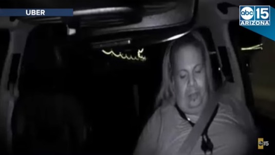 auto Uber robotické vozidlo kolize Arizona