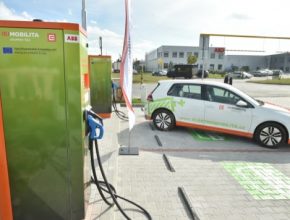 auto rychlonabíjecí stanice pro elektromobily ČEZ ABB